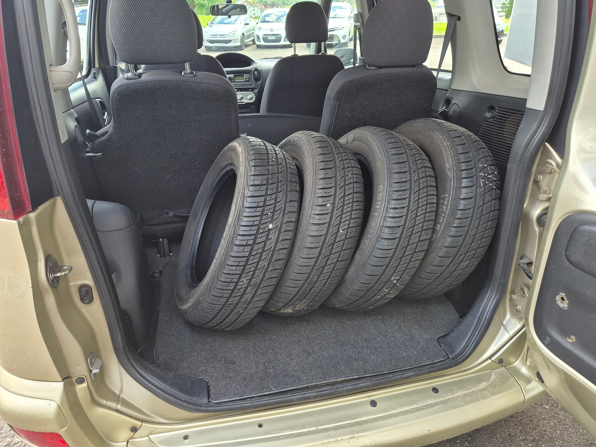 TOYOTA Yaris Verso 1.5 — zdjęcie 15