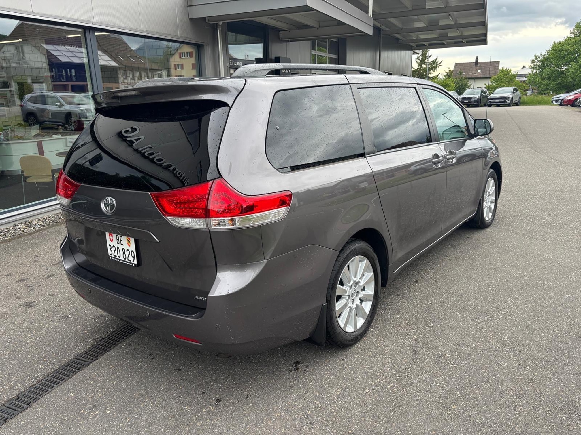 TOYOTA Sienna AWD — zdjęcie 8