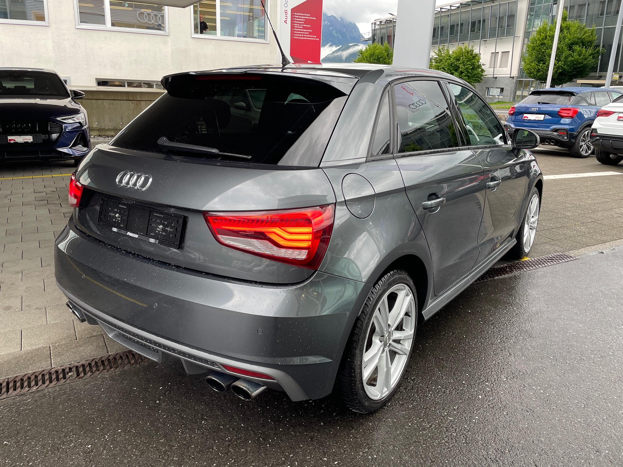 AUDI S1 Sportback quattro 2.0TFSI frisch ab MFK und grossem Service! — zdjęcie 4