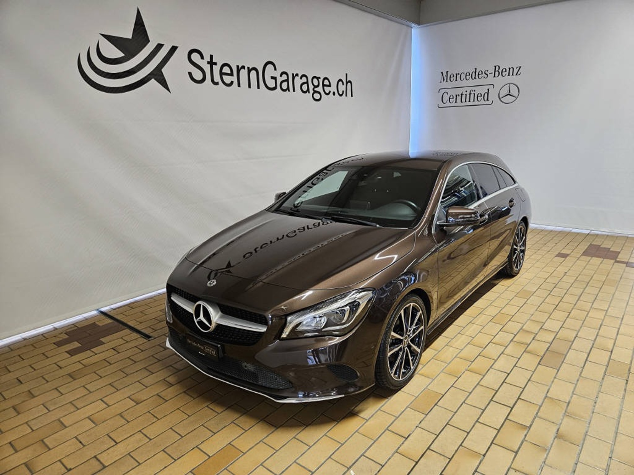 MERCEDES-BENZ CLA 180 — zdjęcie 1