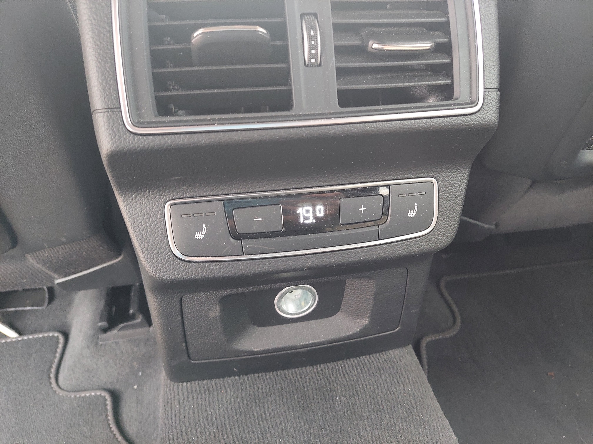 AUDI Q5 40 TDI quattro — zdjęcie 8