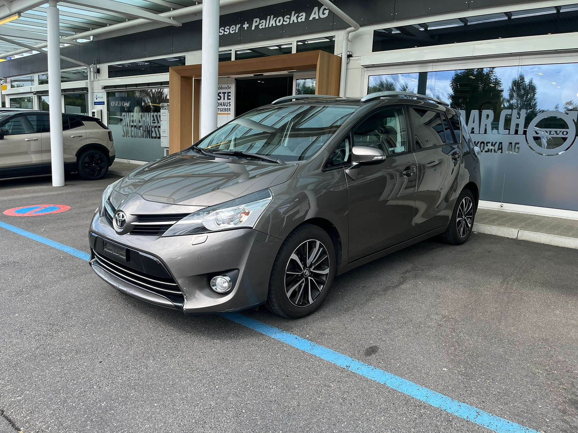 TOYOTA Verso — zdjęcie 2