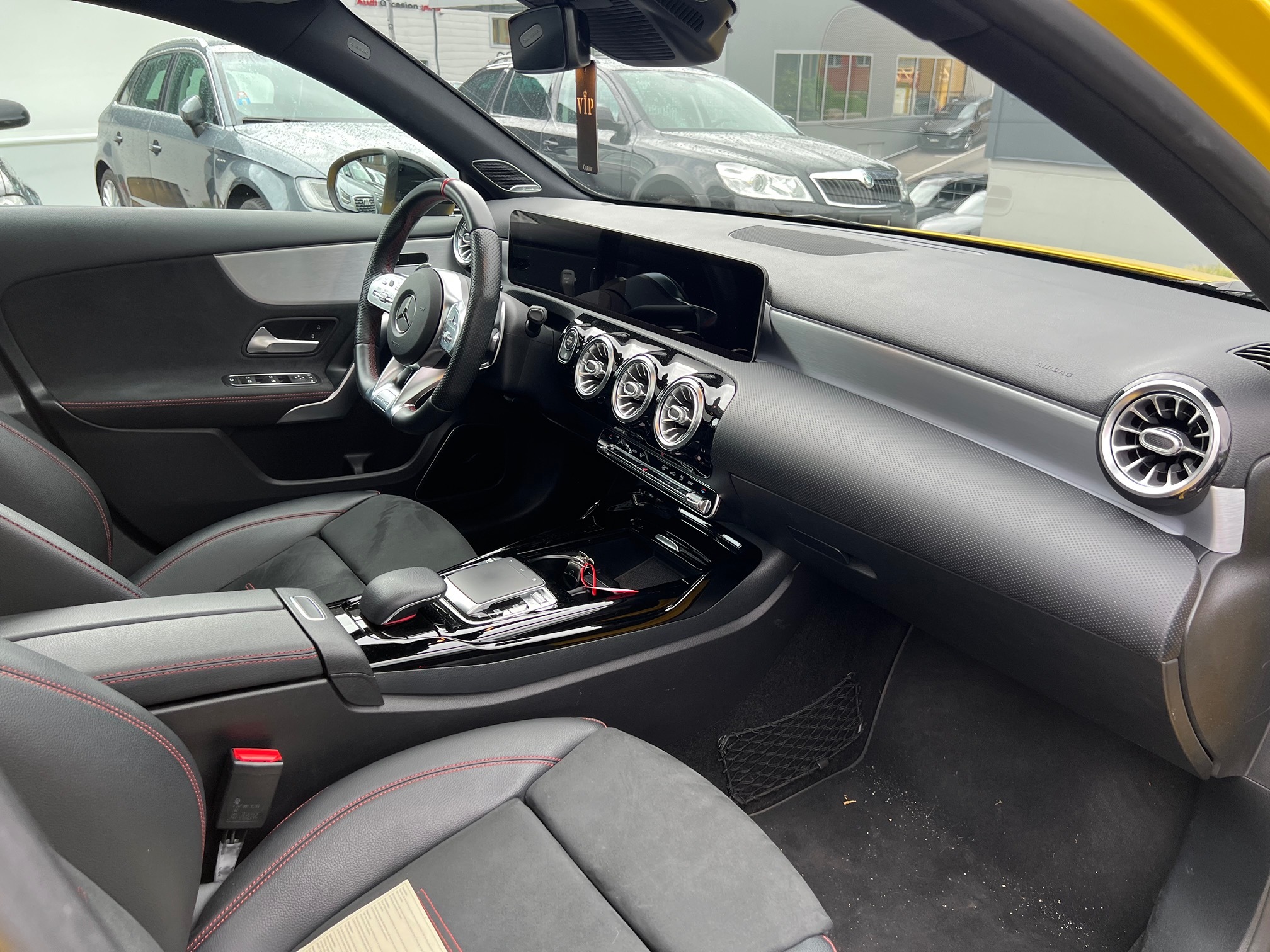 MERCEDES-BENZ AMG A 35 — zdjęcie 12