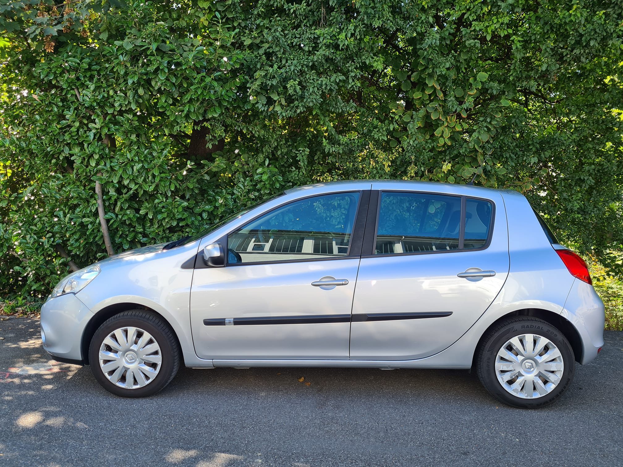 RENAULT Clio 1.2i 16V 75 PS Expression — zdjęcie 2