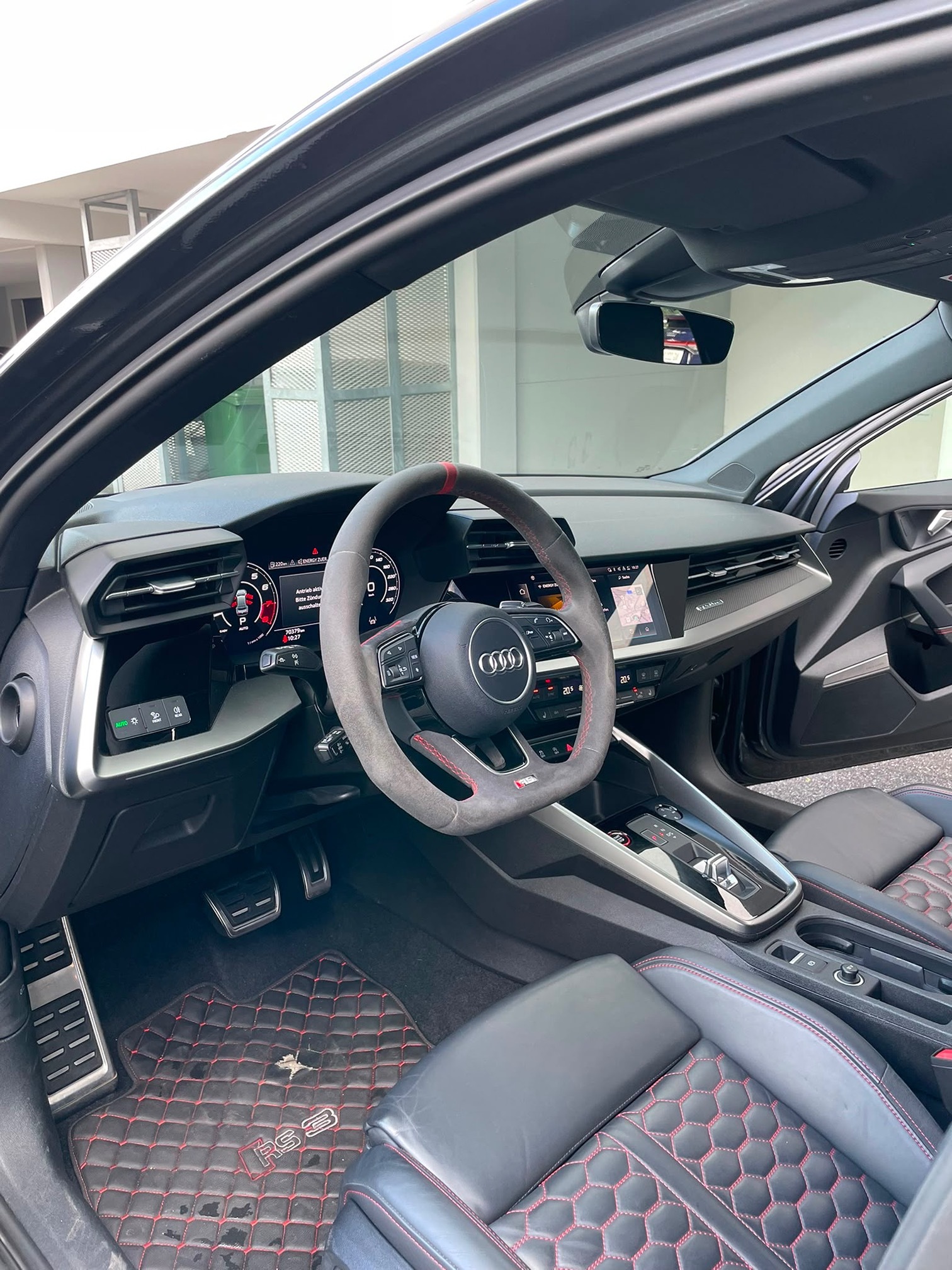 AUDI RS3 Limousine 2.5 TSI quattro S-tronic mit GRAIL ESD — zdjęcie 10
