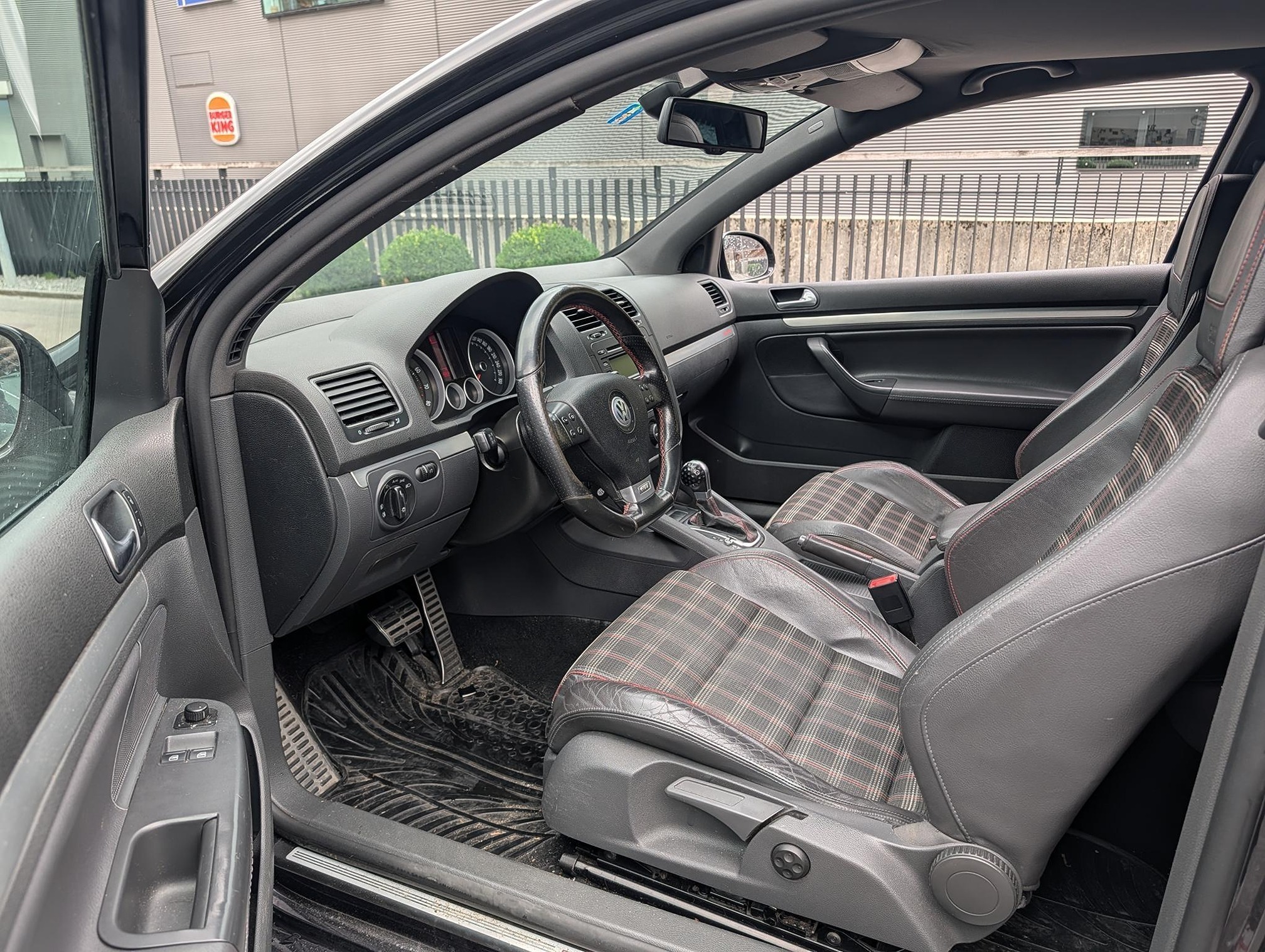 VW Golf GTI Edition 30 — zdjęcie 10